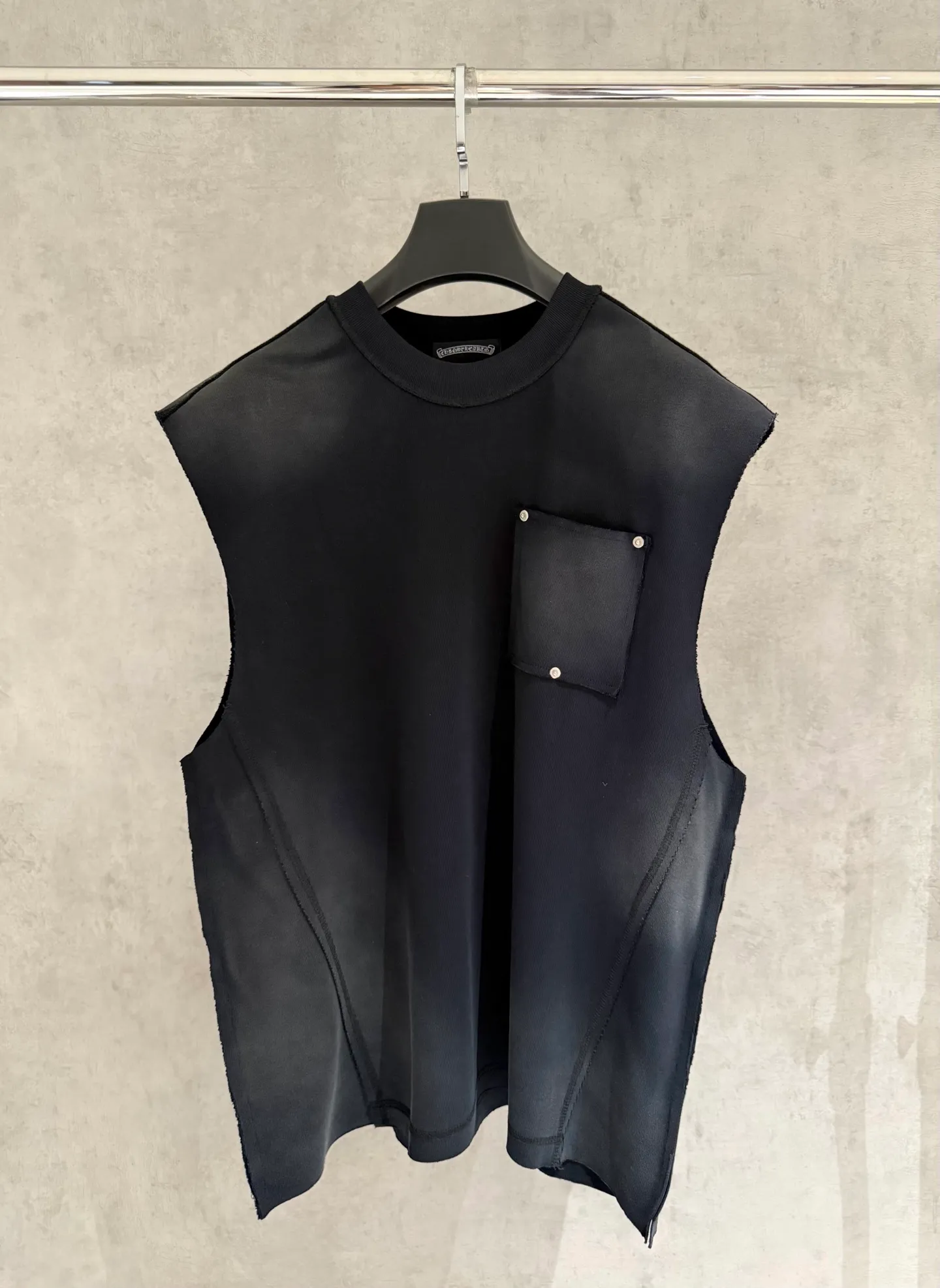🅿️200 [Strict quality control] CH Crow Heart Sleeveless Round Neck T-shirt 320g heavy-duty composite fabric The upper body is wide and stylish Ice-feeling experience on the inside Waist side splicing tailoring Spray horse slip plus burning process The oversize version highlights the trendy design Size: L-4XL